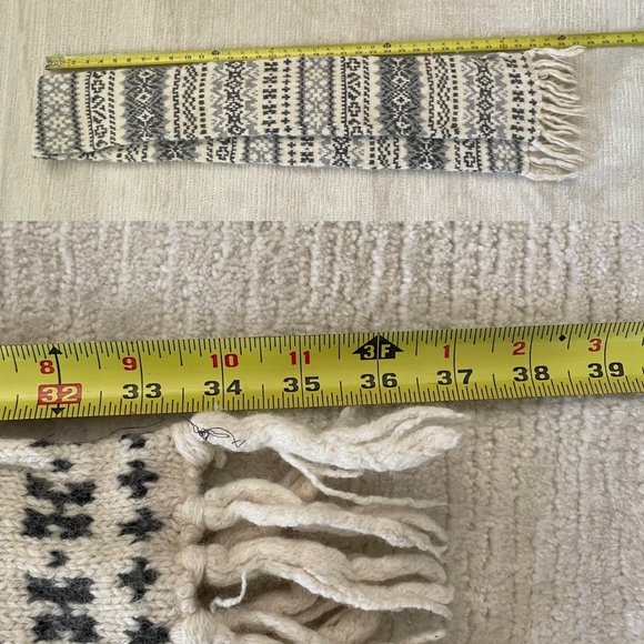 H&M Knit Double Thick Scarf Muffler Jacquard Scandinavian Design 68" x 6" - Picture 7 of 9